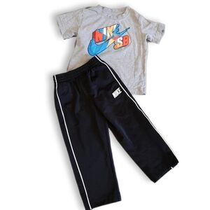 💠BUNDLE Of Nike Clothing Tshirt Sweatpants Skater Top Athletic Bottoms Boys 2T